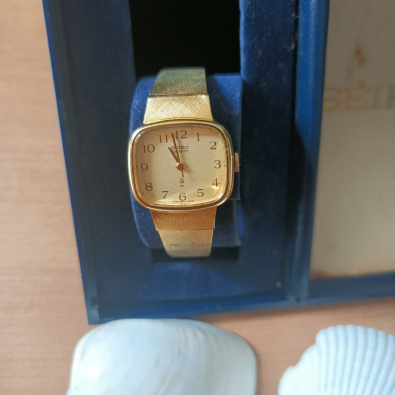 นาฬิกาแบรนด์เนม seiko หน้าปัดสีทองตัวเรือนสีทอง สายสแตนเลสสีทองของแท้ 100% มือสองสภาพสวย