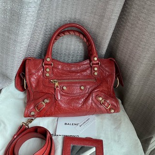 Used balenciaga mini city สีส้มอมแดง หมุดทอง สภาพใช้งาน ขอบมุมมีถลอกโดยรวมยังดี อุปกรณ์ แคร์บุ๊ค กระจก ถุงผ้า สายสะพาย