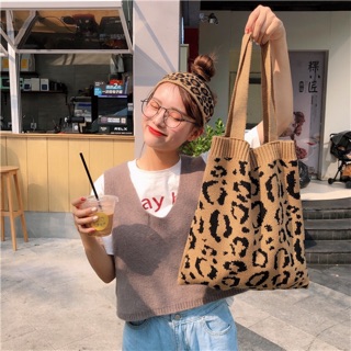 กระเป๋าไหมพรม Tiger woven tote bag