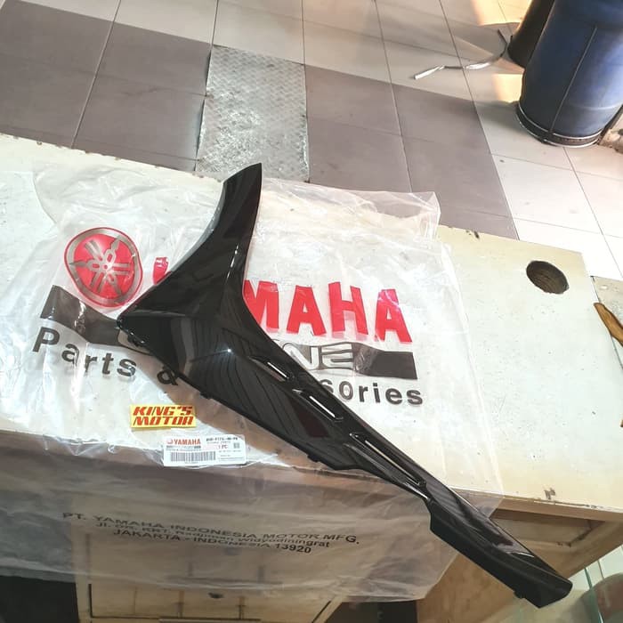 MOLE SIDE, COVER UNDER, BELT FREEGO BLACK (B5D F171L / F171M - P0)