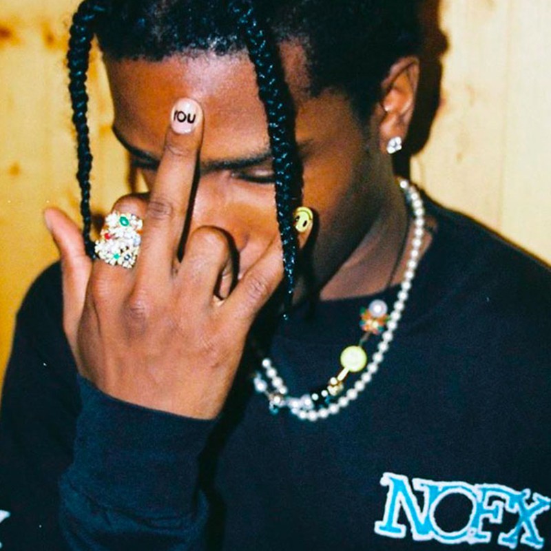 สไตล์การระเบิด Evae MOB Skeleton Butterfly สร้อยคอหน้ายิ้ม ASAP ROCKY Wu Yifan สร้อยคอเดซี่ Salute เ