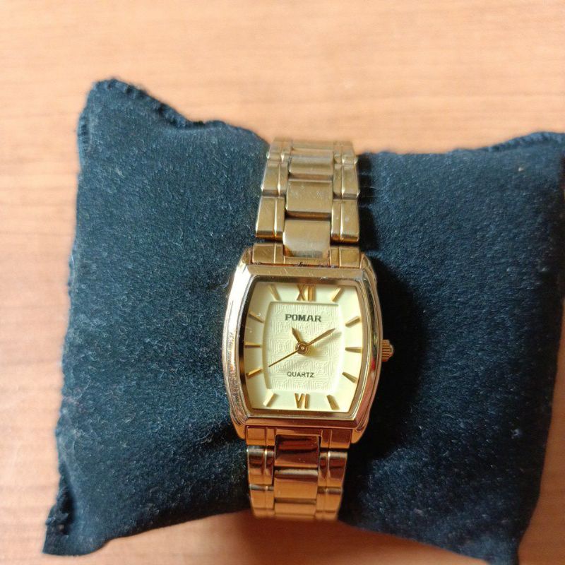 นาฬิกาแบรนด์เนมPOMARหน้าปัดสีทองตัวเรือนสีทอง สายสแตนเลสสีทองของแท้ 100% มือสองสภาพใหม่