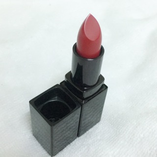 Laura Mercier haute red