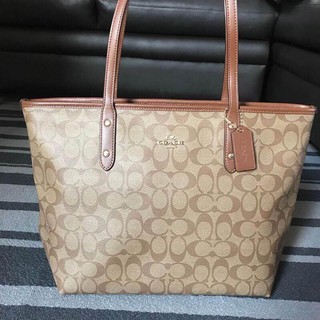 COACH  กระเป๋าสะพายข้าง Tote 16" หนัง Canvas ลาย C