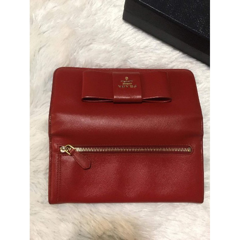 ขายแล้วค่ะ prada used wallet สีแดง