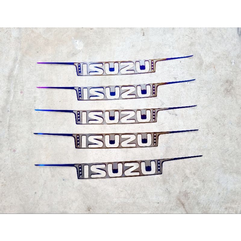 ครอบโลโก้ ครอบ logo ติดกระจังหน้า Isuzu Dmax ปี 2022 สีไทเท ตัวยาว โลโก้ กรอบโลโก้
