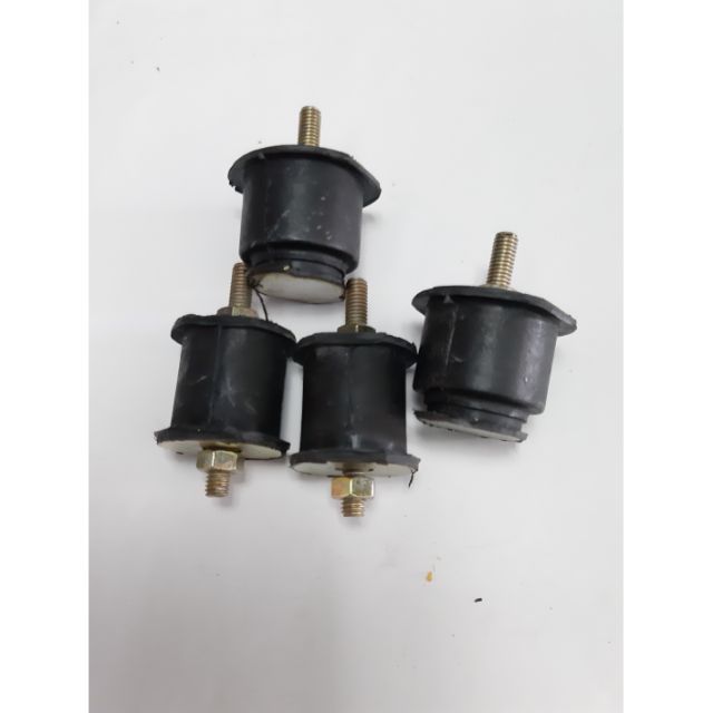 อะไหล่เครื่องพ่นลมหว่านปุ๋ย5 แรงยางกันสะเทือน5 ลูกยาง 4 ตัวชุด น็อต 2 ข้าง 2 ตัว น็อต 1 ข้าง 2 ตัว 120 บาท