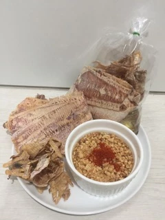 ปลาหมึกบด รถเข็นโบราณ ย่างเตาถ่านบดมือ (7ตัวใหญ่) น้ำจิ้มสูตรเฉพาะร้าน อร่อยเข้มข้น รับประกันค่ะ