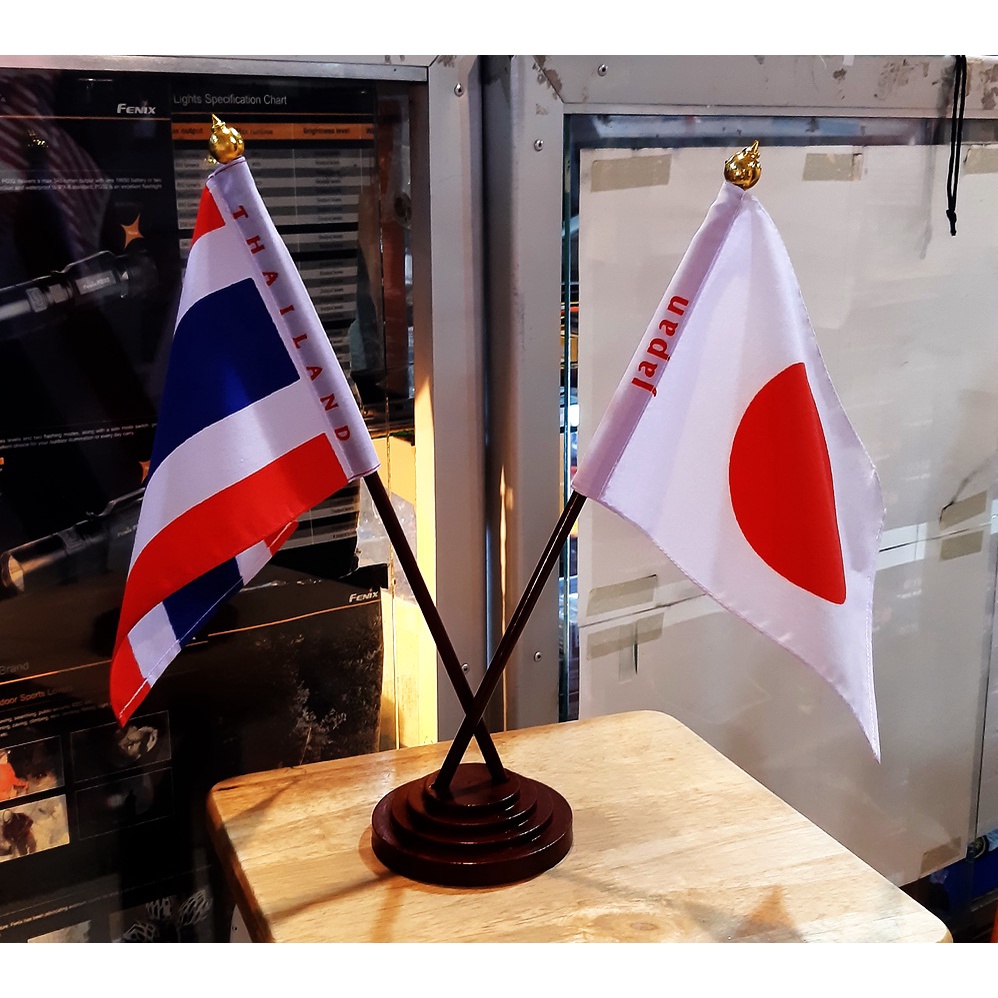 ธง ไทย ญี่ปุ่น THAILAND JAPAN ธงนานาชาติ ธงตั้งโต๊ะแบบไขว้ ขนาด 14×20cm เสาขนาด เส้นผ่านศูนย์กลาง 7.