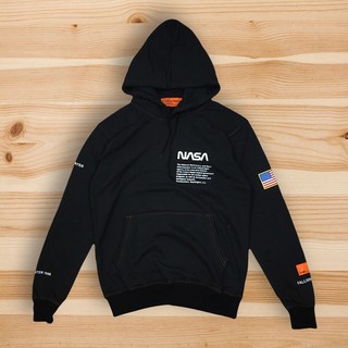 เสื้อกันหนาวมีฮู้ดพิมพ์ลาย Nasa X Heron Preston Fall Winter 1990 Usa Flag สําหรับสตรี