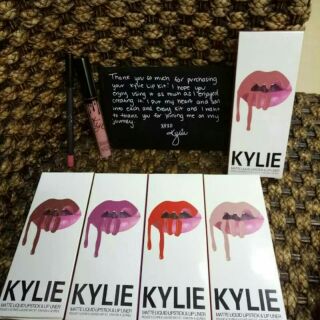 มาใหม่ล่าสุดจ้าาา ลิปเนื้อแมทท์ Kylie + ดินสอเขียนขอบปาก
เกรดเอ

สุดค้มในกล่องเดียวกัน