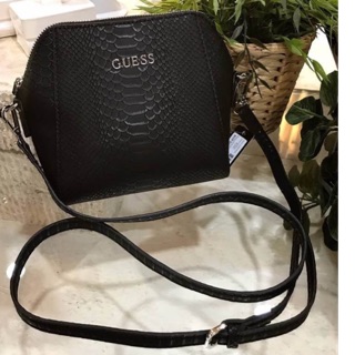 GUESS CROC MINI SHOULDER BAG  กระเป๋าสะพายรุ่นยอดนิยมจาก GUESS ขนาดมินิกำลังดีหนังลาย Croc