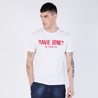 DAVIE JONES เสื้อยืด เบสิค สกรีนโลโก้ สีขาว (ตัวอักษรสีแดง) Logo T-Shirt MTSLG0005WH