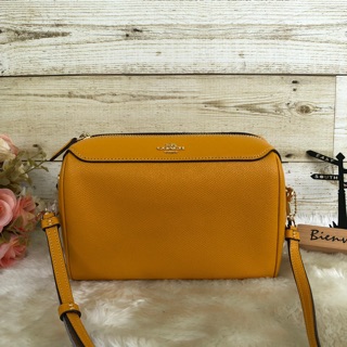 กระเป๋า ทรงหมอน 8” ไม่มีหูจับ  หนังแท้ สีเหลือง BENNETT CROSSBODY (COACH F76629)