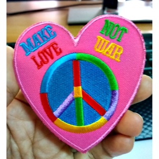 ตัวรีดติดเสื้อผ้า * หัวใจ MAKE LOVE NOT WAR * ขนาด 7.5 x 8 เซนติเมตร