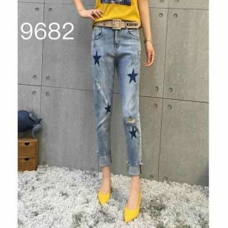 G.D.Jeans รุ่น 9682#กางยีนส์ผ้ายืดทรงเดฟขาพับสีฟอกปักลายดาวแบบใหม่