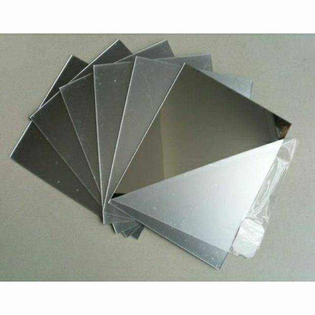แผ่นพลาสติกกระจกเงา  ขนาด 30x30 ซม. สีแดง น้ำเงิน 1 หน้า มองสะท้อนตัวเอง