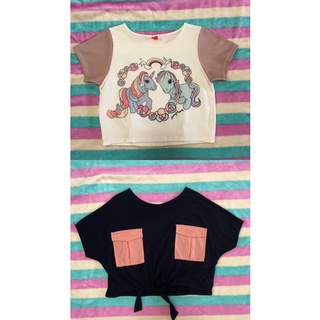 2 hands clothes crop top