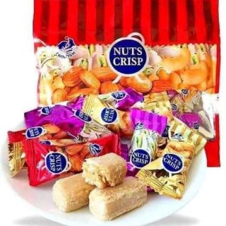 Nuts Crisp ขนมถั่วตุ๊บตั๊บมาเลเซีย 

🌰ถั่วพิคาชิโอล(สีม่วง) 🥜
🌰อัลมอลด์ (สีแดง)🥑
🌰เม็ดมะม่วงหิมพานต์  (สีเหลือง)