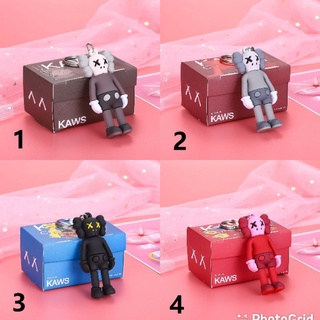 🔥🔥🔥พวงกุญแจ KAWS Brian Vogue สุดฮิต พร้อมกล่อง(สินค้าพร้อมส่งอยู่ไทย1-2วัน🔥🔥🔥
