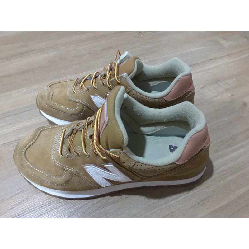 NEW BALANCE 574 รองเท้าลำลองผู้ชาย (มือสอง) size EU 42.5 สีเหลือง