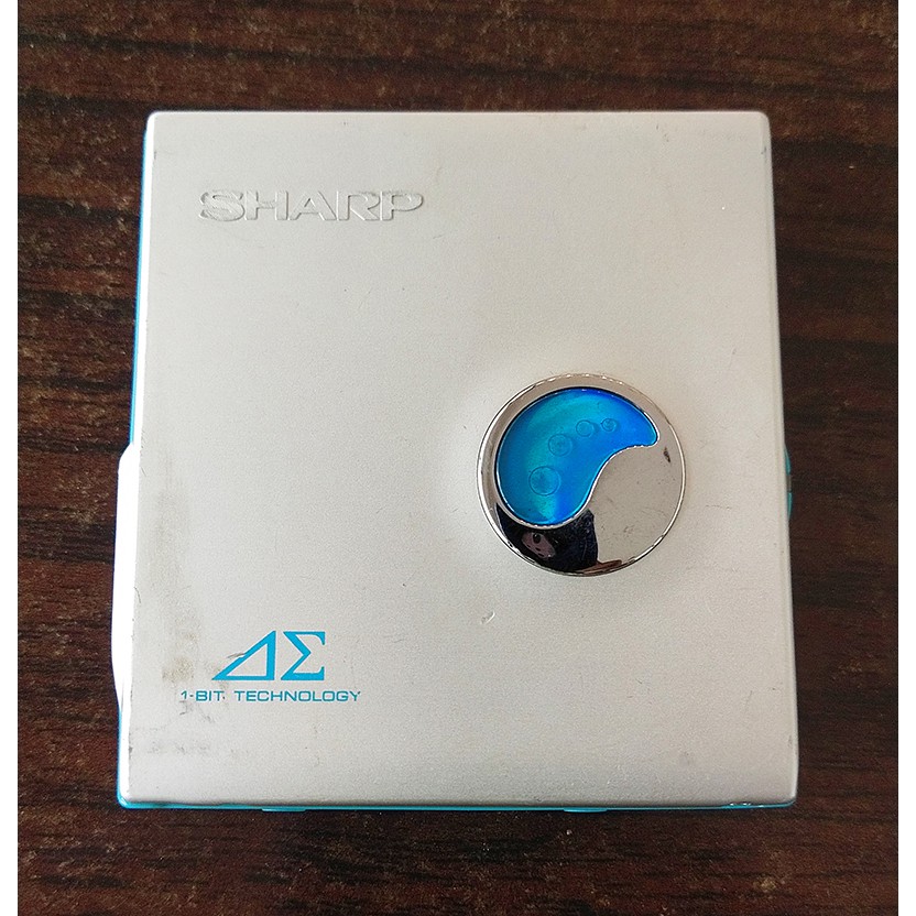 เครื่องเล่น MD (MiniDisc)Sharp MD-DS30-S   Walkman Player มือสอง  ราคา1500 บาท ไม่ลดแล้วนะครับ
