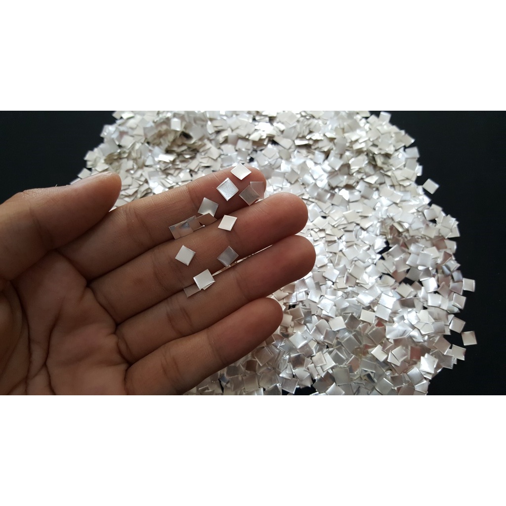 แผ่นตะกรุดเงินแท้ 99.99% ขนาด 0.5 cm x 0.5 cm (100ชิ้น)