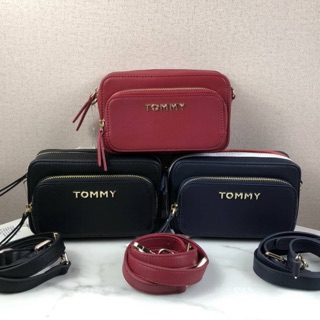 กระเป๋าสะพาย TOMMY HILFIGER