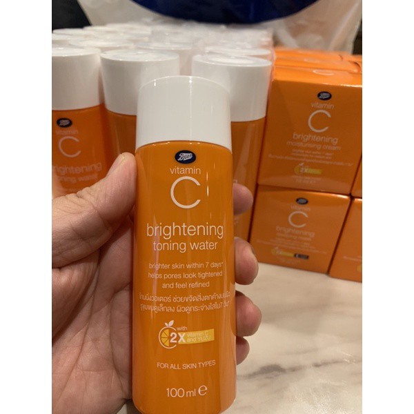 พร้อมส่ง！！ บู๊ทส์ วิตามินซี ไบรท์เทนนิ่ง โทนนิ่ง วอเตอร์ (BOOTS VITAMIN C BRIGHTENING TONING WATER ข