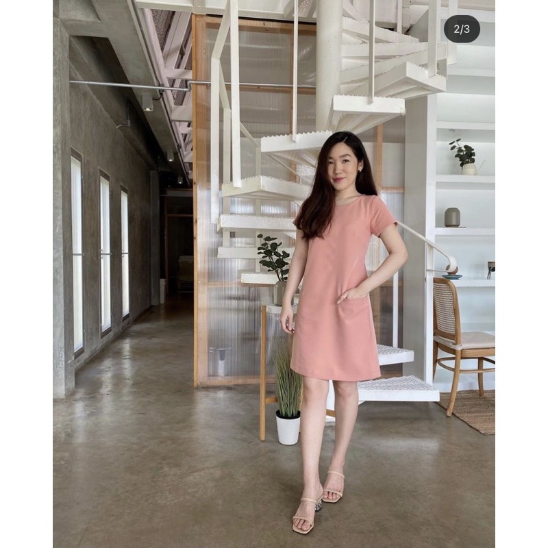 ส่งต่อ เดรสสั้นทำงาน size s จากร้าน 93favorsofficial (ของใหม่)