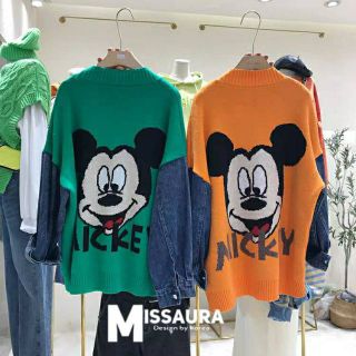 เสื้อแขนยาวไหมพรม
เย็บแต่งแขนเสื้อด้วยผ้ายีนส์ ด้านหลังเป็นการ์ตูน
 mickkey mouse