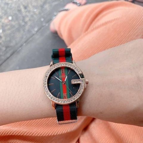 นาฬิกาข้อมือ GUCCI หน้าปัดดำ สายผ้า 1WGo