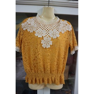 เสื้อลูกไม้ลายดอกสีเหลือง