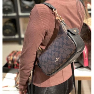 (ผ่อน0%) กระเป๋าสะพายไหล่ สะพายข้าง Coach Pennie Shoulder Bag 25 C7223 ลายซี สีน้ำตาลเข้ม ทรงลิซ่า