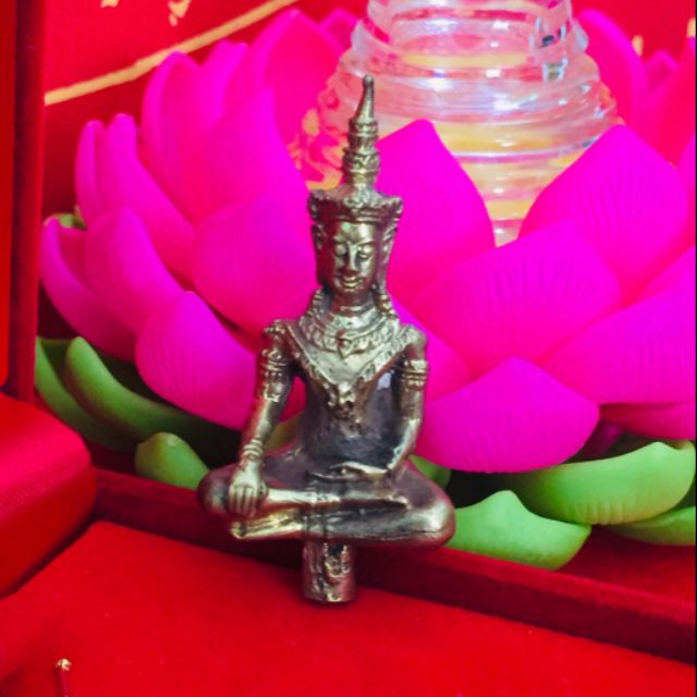 พระเจ้าจักรพรรดิยอดธง สุดยอดวัตถุมงคล