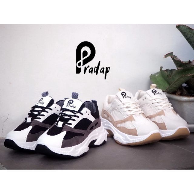 รองเท้าผ้าใบประดับ pradap