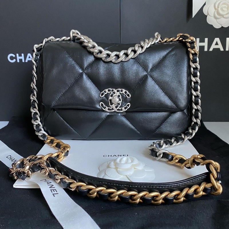 New! Chanel 19 size 26 black Shw Microship🖤✨