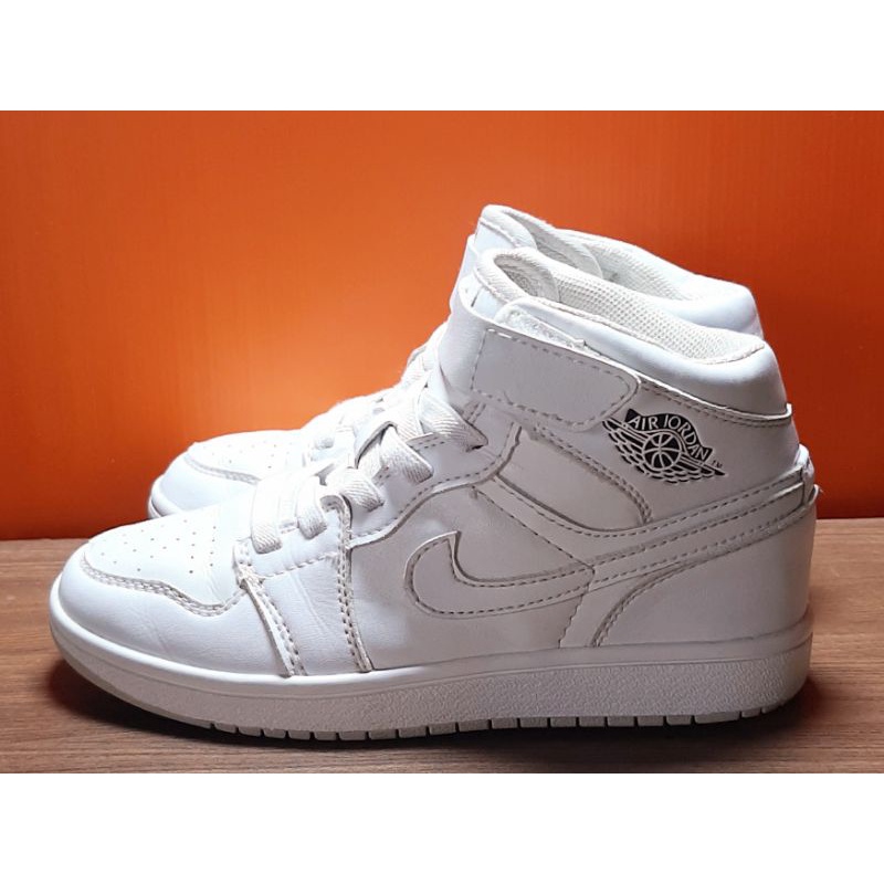 รองเท้าเด็กมือสองของแทั NIKE Jordan จอร์แดน 20cm