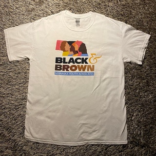 เสื้อยืดวินเทจมือสอง คอกลม สีขาว ลาย ฺBLACKBROWN