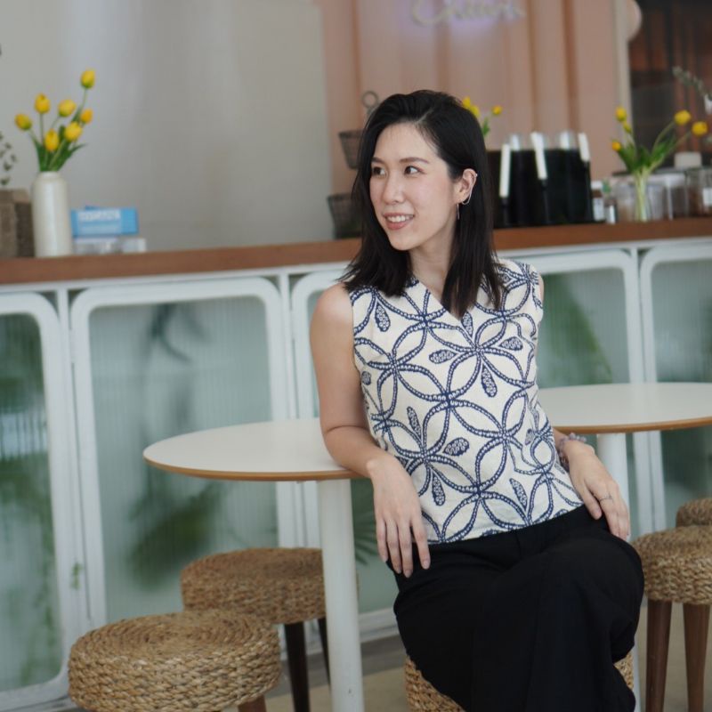 เสื้อผ้าฝ้ายพื้นเมืองพิมพ์ลาย คอวี แขนกุด ใส่สวย เรียบง่าย แต่ดูดี