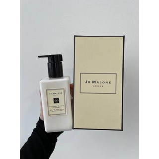 Body and hand lotion Jomalone nectarine blossom •ขนาด 250 ml. •ส่ง 1000.- ส่งฟรีBody and hand lotion Jomalone nectarin