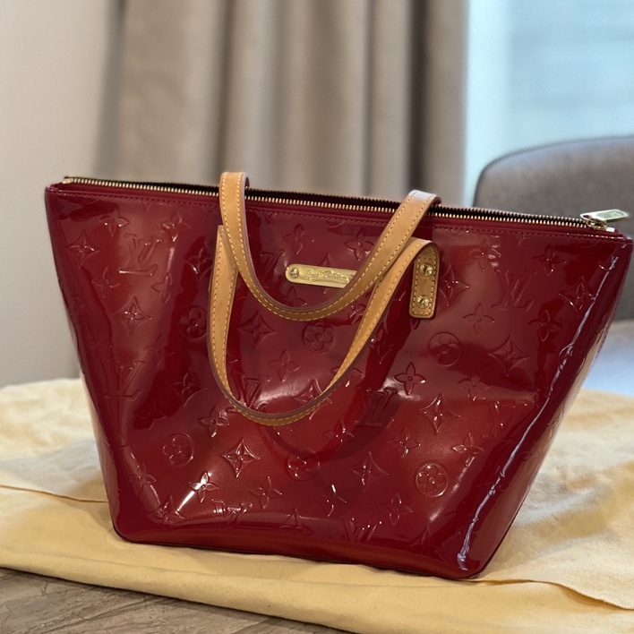 [ของแท้ มือสอง]  [ส่งฟรี] กระเป๋า LV Louis Vuitton Bellevue Red Monogram กระเป๋าแดงของแม่ฉันเอง