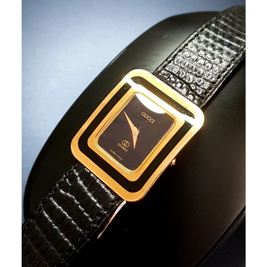 นาฬิกาข้อมือ Gucci Swiss Black Gold 978.002 Quartz Square Watch