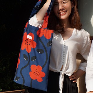 RINA totebag- Red Wine flower (กระเป๋าผ้า กระเป๋าสะพายข้าง กระเป๋าไปเรียน กระเป๋าเคียง  กระเป๋าสะพายไหล่)