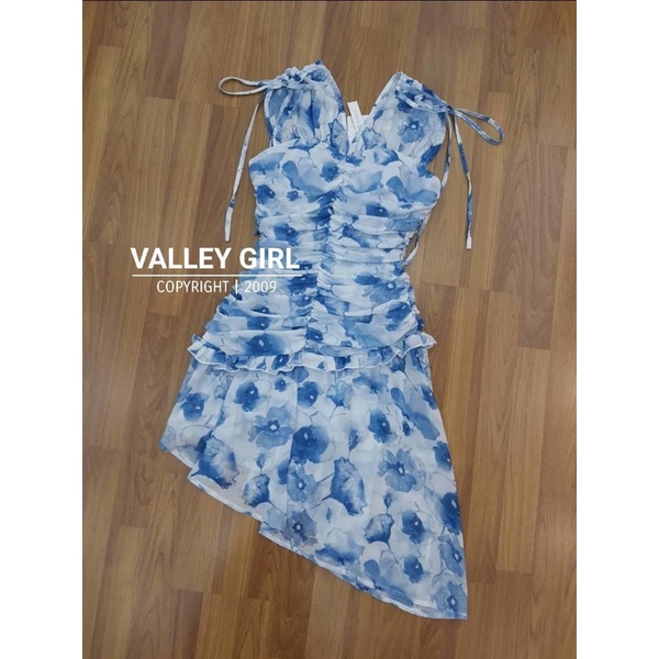 เดรสงานป้าย valley girl สีน้ำเงินขาวดีไซน์สุดเก๋แต่งชายสุดสวย Shopee