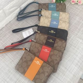 Coach คล้องมือไซส์ s ป้ายสี พร้อมส่ง