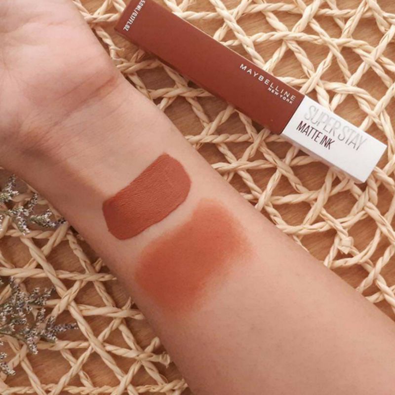 Maybelline ลิปแมท สีนี้เป็นโทนส้มอิฐตุ่นๆ เป็นสีที่ทุกคนชอบกัน การันตีสีสวยมาก ทายังใงก็สวย เนื้อดี ติดทนไม่มีหลุด ราคา ถูกที่สุด ดีลบีเคเค แกลเลอรีภาพที่ 4