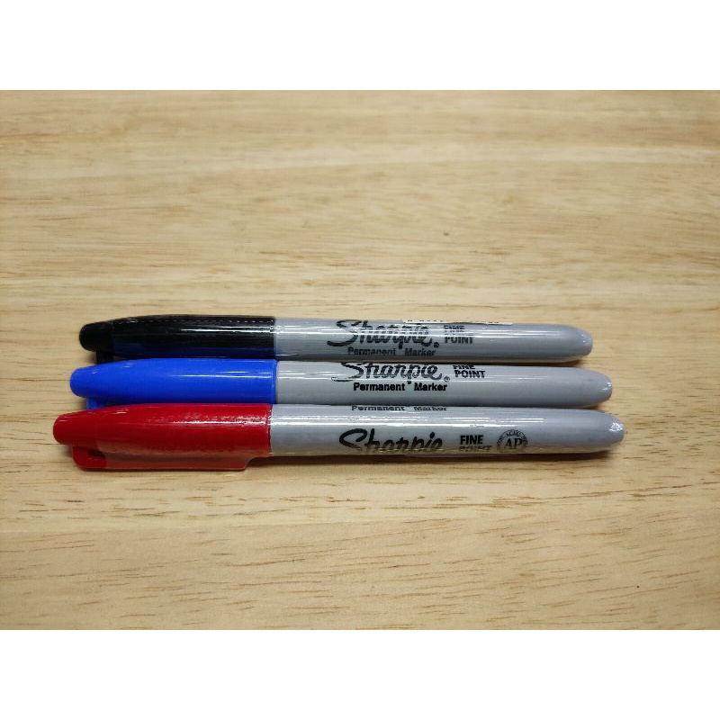 โล๊ะ เลิกขาย 1ด้าม ปากกามาร์คเกอร์ ชนิดถาวร 1 มม. Sharpie fine point ชาร์ปี้