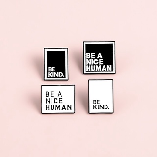 เข็มกลัด ทรงสี่เหลี่ยม ลาย BE A NICE HUMAN BE KIND สีดํา สีขาว เครื่องประดับ สําหรับเพื่อน