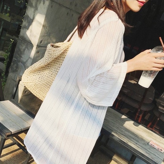 Grace_chili 891 เสื้อคลุมตัวยาว แฟชั่นผ้าชีฟองริ้ว (2 สี) กันแดดแบบใหม่สไตล์เกาหลี ผ้าบางนุ่ม ขนาดใหญ่ ใส่สบาย